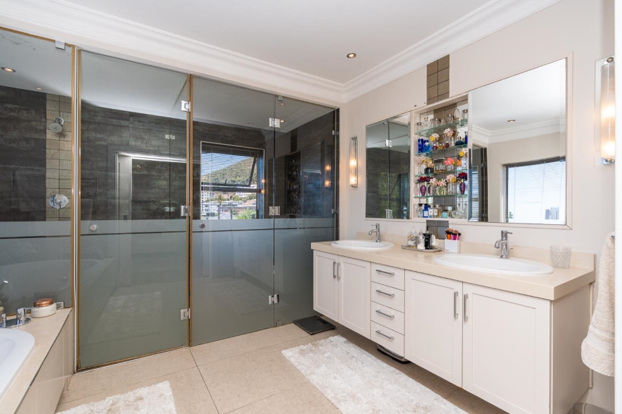 4 Bedroom Property for Sale in Fresnaye Western Cape